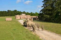 Mississippi Rifles Conduct Maneuver Training