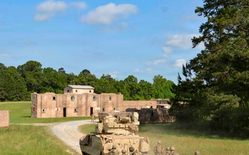 Mississippi Rifles Conduct Maneuver Training