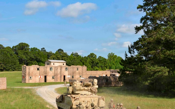 Mississippi Rifles Conduct Maneuver Training
