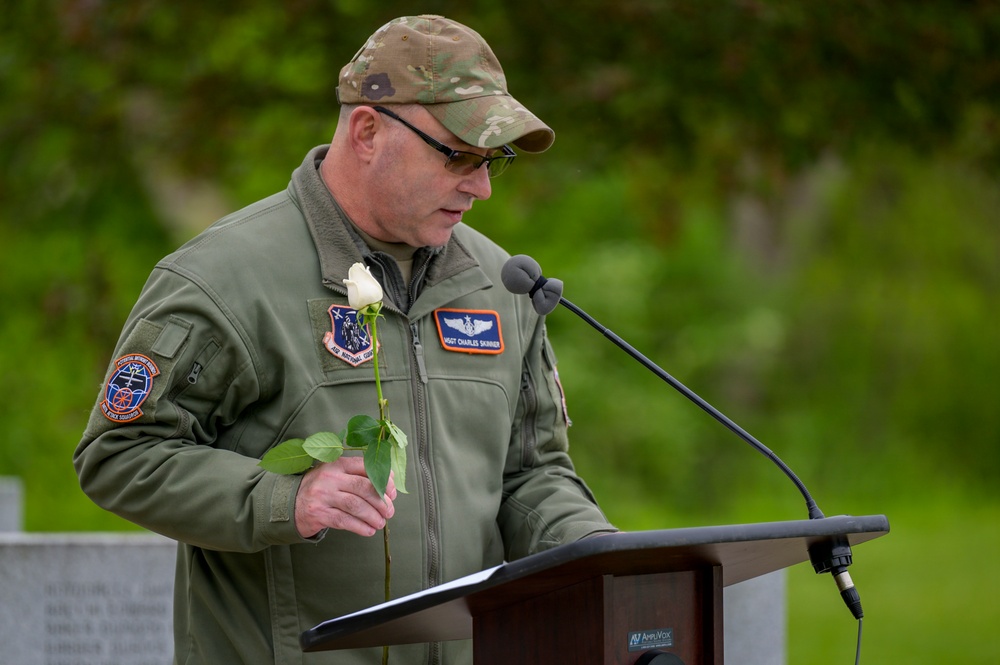 Skinner Speaks at Memorial Day Ceremony
