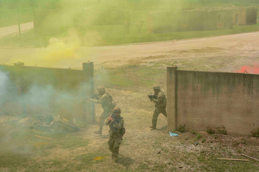 Mississippi Rifles Conduct Maneuver Training