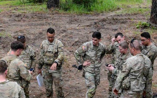Mississippi Rifles Conduct Maneuver Training