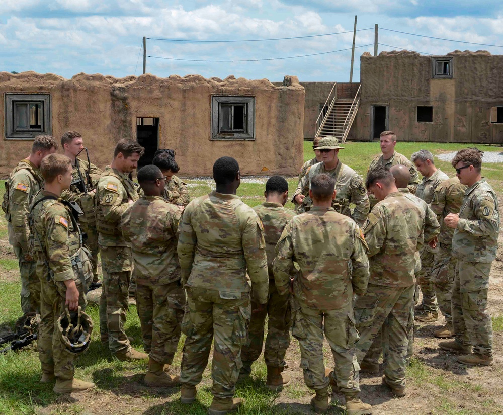 Mississippi Rifles Conduct Maneuver Training