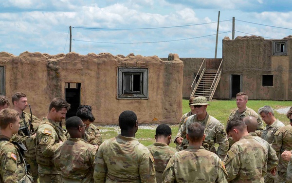 Mississippi Rifles Conduct Maneuver Training