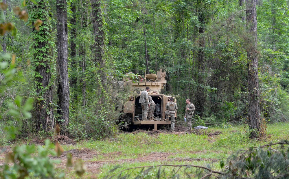 Mississippi Rifles Conduct Maneuver Training