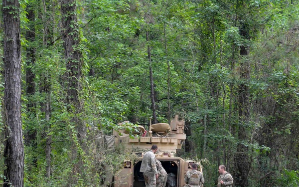 Mississippi Rifles Conduct Maneuver Training