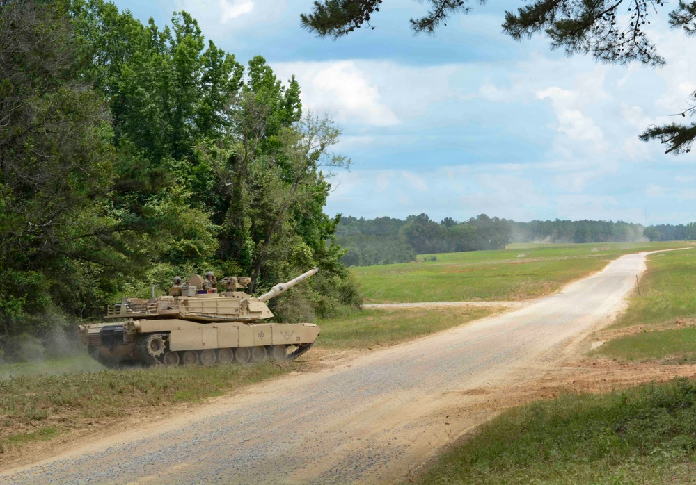 Mississippi Rifles Conduct Maneuver Training
