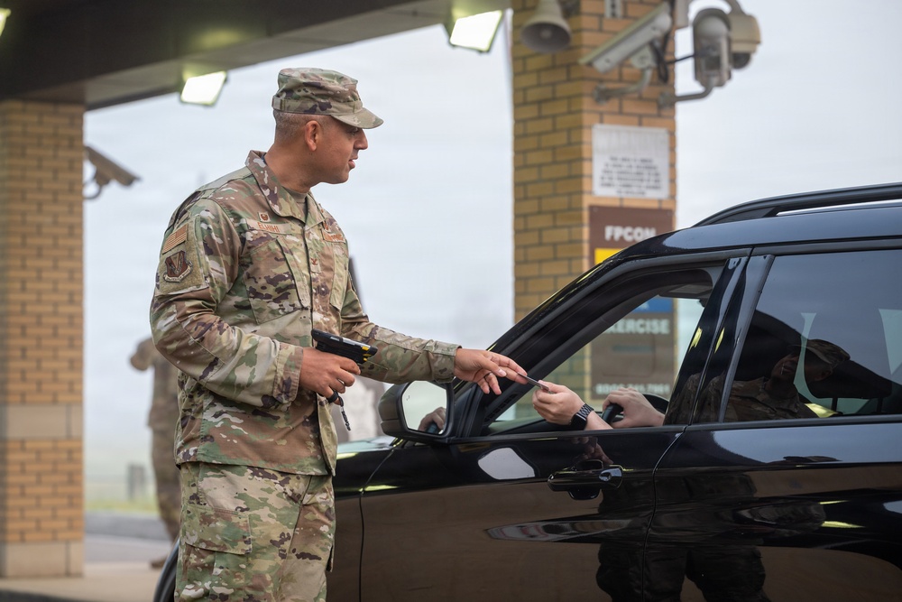 125th Fighter Wing Leadership Greets Wing Members During Unit Training Assembly