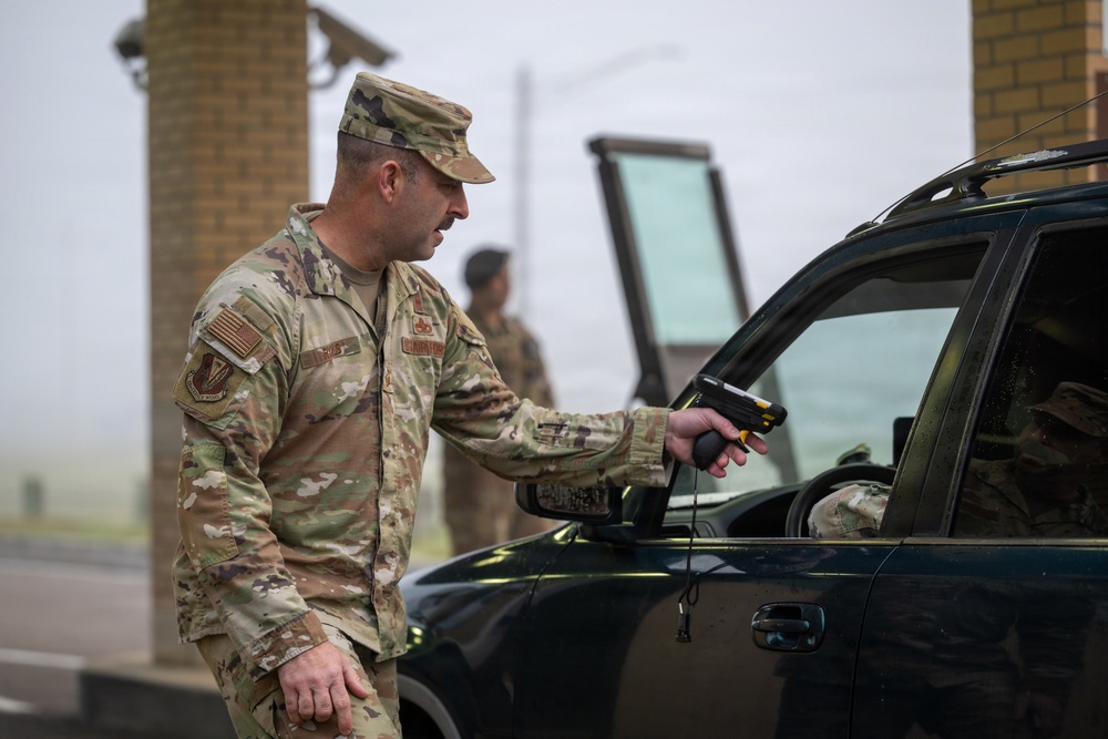 125th Fighter Wing Leadership Greets Wing Members During Unit Training Assembly