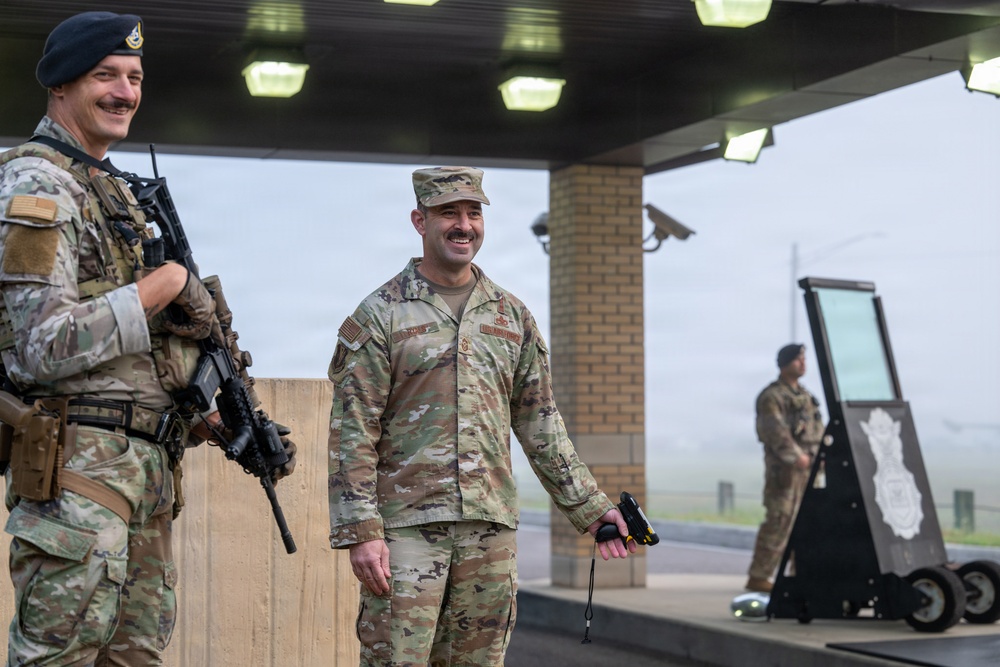 125th Fighter Wing Leadership Greets Wing Members During Unit Training Assembly