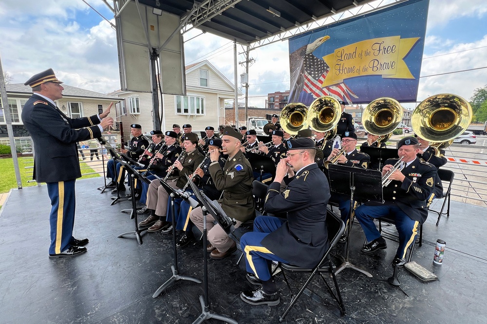 Army Reserve general joins local community to honor fallen heroes