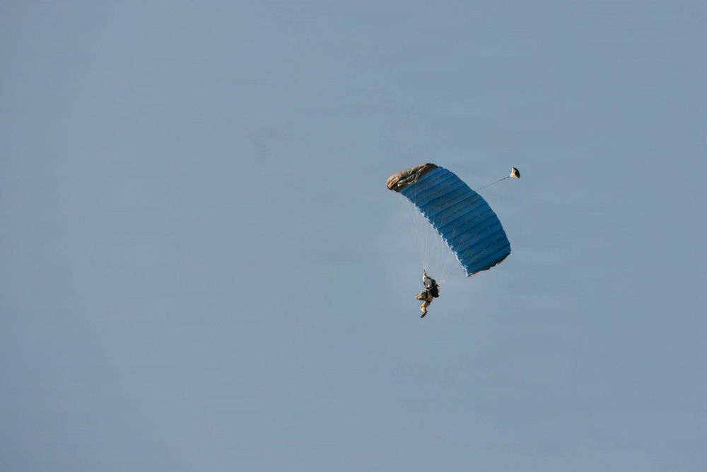 MAG-13 and Military Free Fall Instructors Conduct Search and Rescue Training