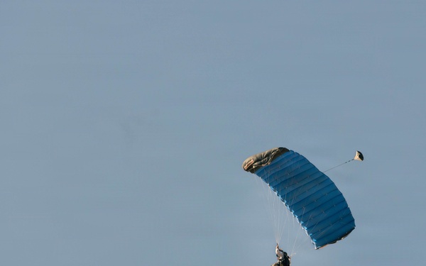 MAG-13 and Military Free Fall Instructors Conduct Search and Rescue Training