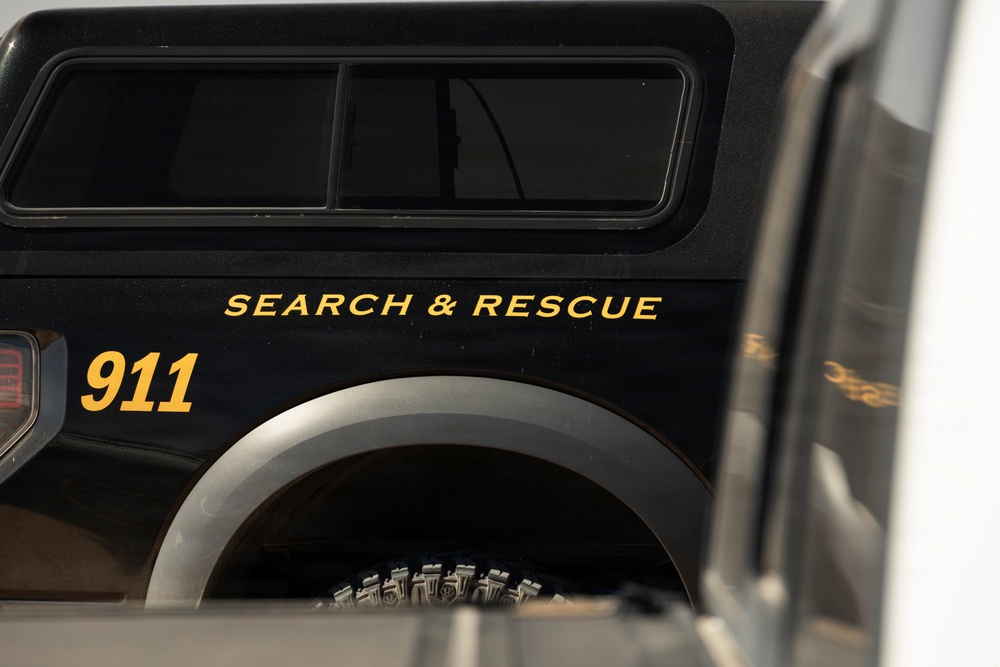 MAG-13 and Military Free Fall Instructors Conduct Search and Rescue Training