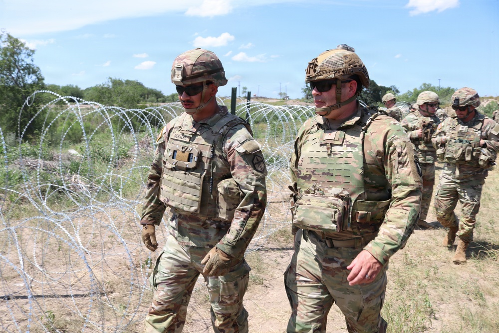 The 130th MEB emplaces concertina wire along U.S. southern border
