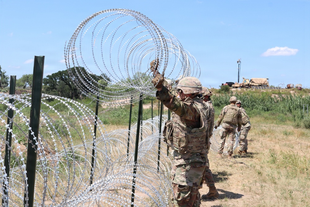 The 130th MEB emplaces concertina wire along U.S. southern border