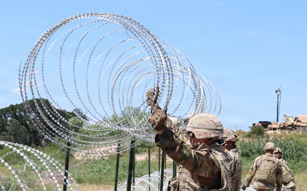 The 130th MEB emplaces concertina wire along U.S. southern border