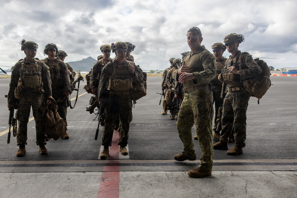 Southern Jackaroo 26: MRF-D Marines receive a class, train on Australian Army Chinook