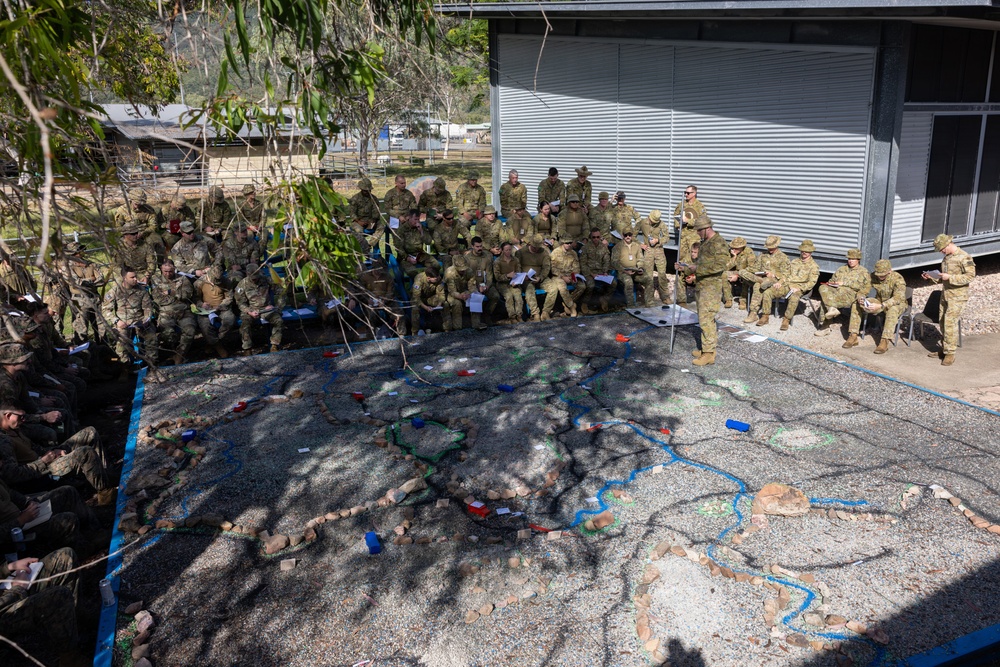Southern Jackaroo 26: U.S. Marines, Soldiers receive mission brief from Australian Army