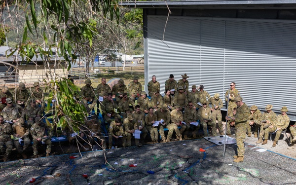 Southern Jackaroo 26: U.S. Marines, Soldiers receive mission brief from Australian Army