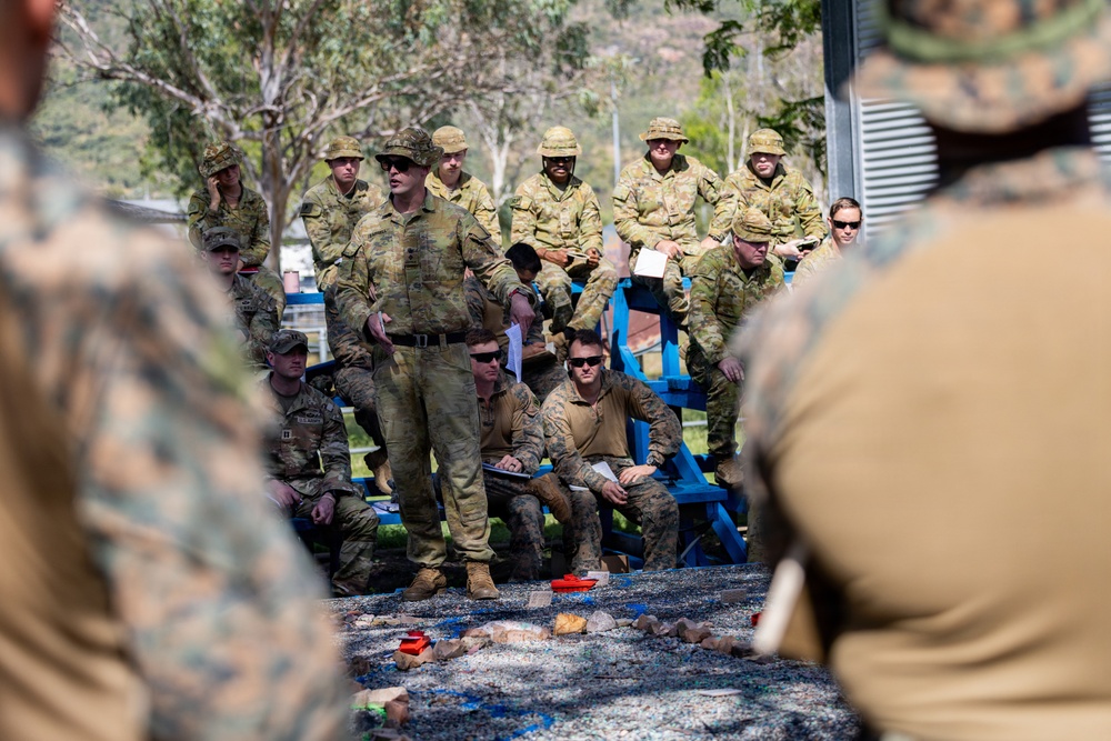 Southern Jackaroo 26: U.S. Marines, Soldiers receive mission brief from Australian Army