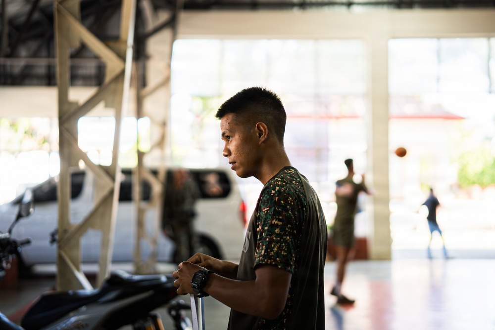 U.S. Marines and Philippine service members participate in Basketball Friendship Games