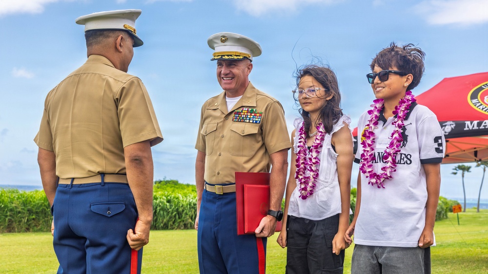 MARFORPAC H&amp;S Bn. executive officer retires