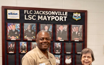 NAVSUP FLC Jacksonville CO presents COQ awards