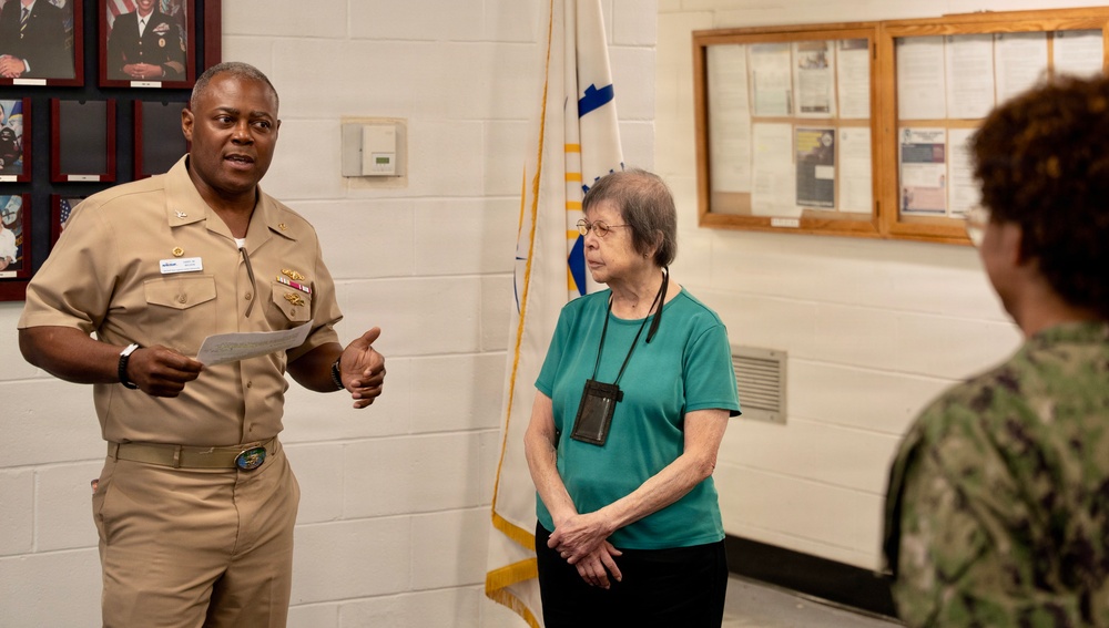 NAVSUP FLC Jacksonville CO presents COQ awards
