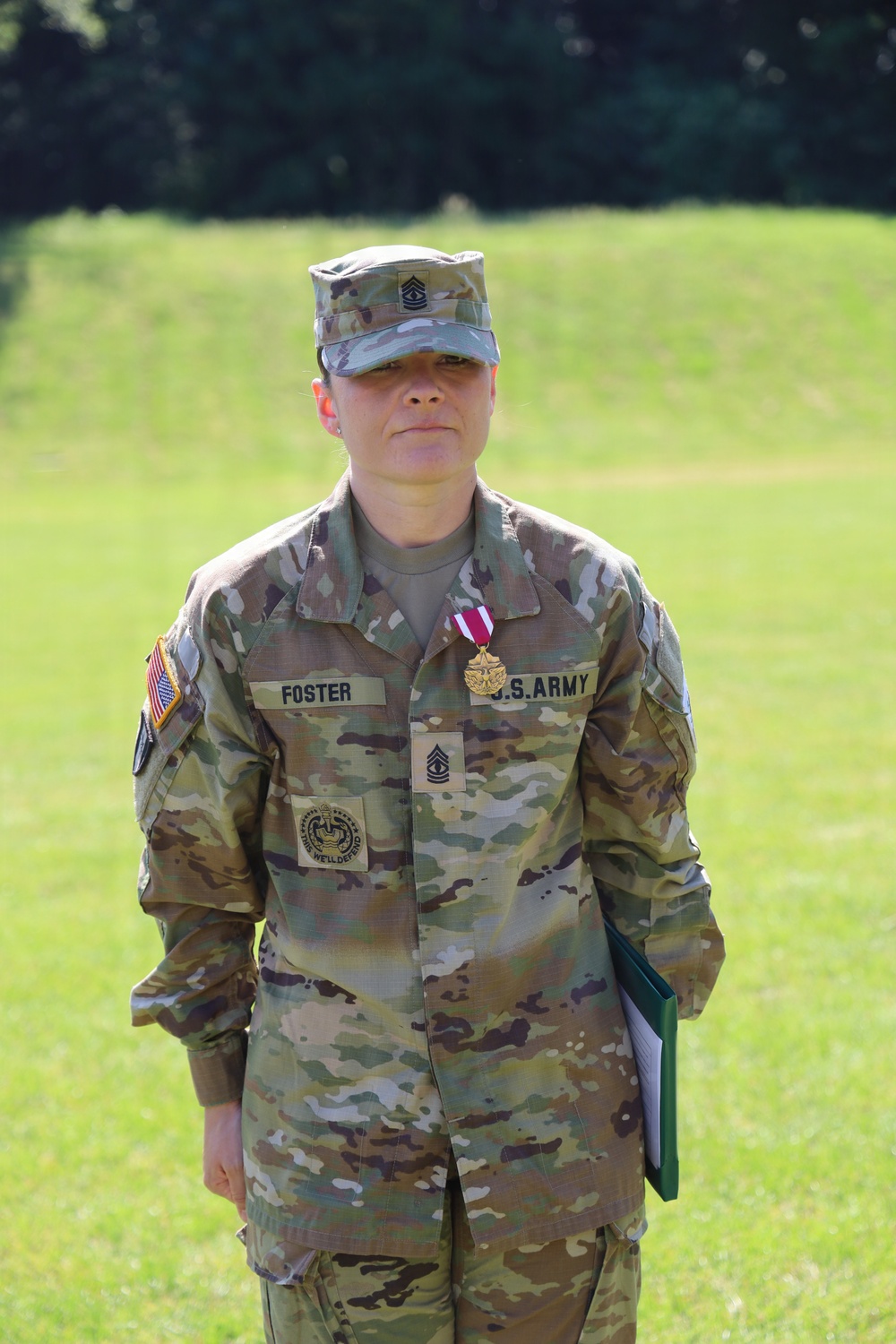 HHC presents gifts to outgoing command team