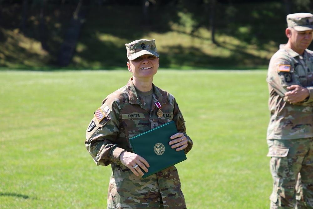 HHC presents gifts to outgoing command team