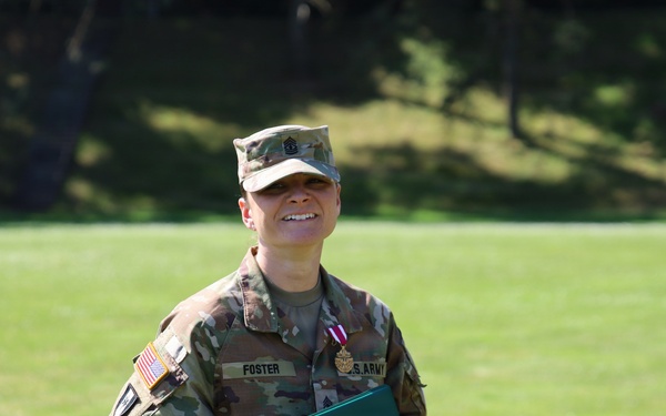 HHC presents gifts to outgoing command team