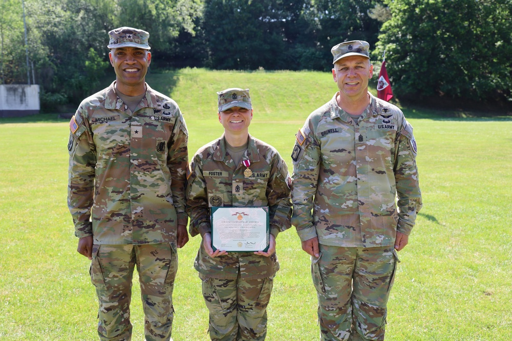HHC presents gifts to outgoing command team
