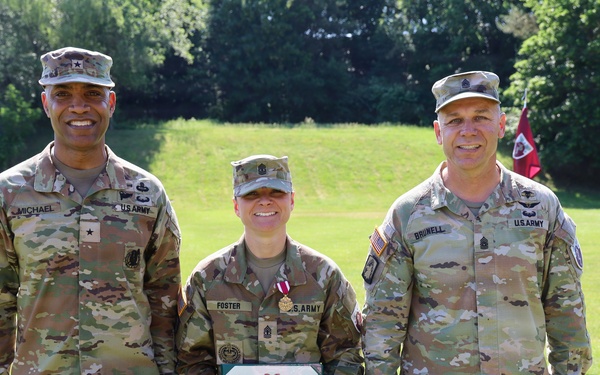 HHC presents gifts to outgoing command team