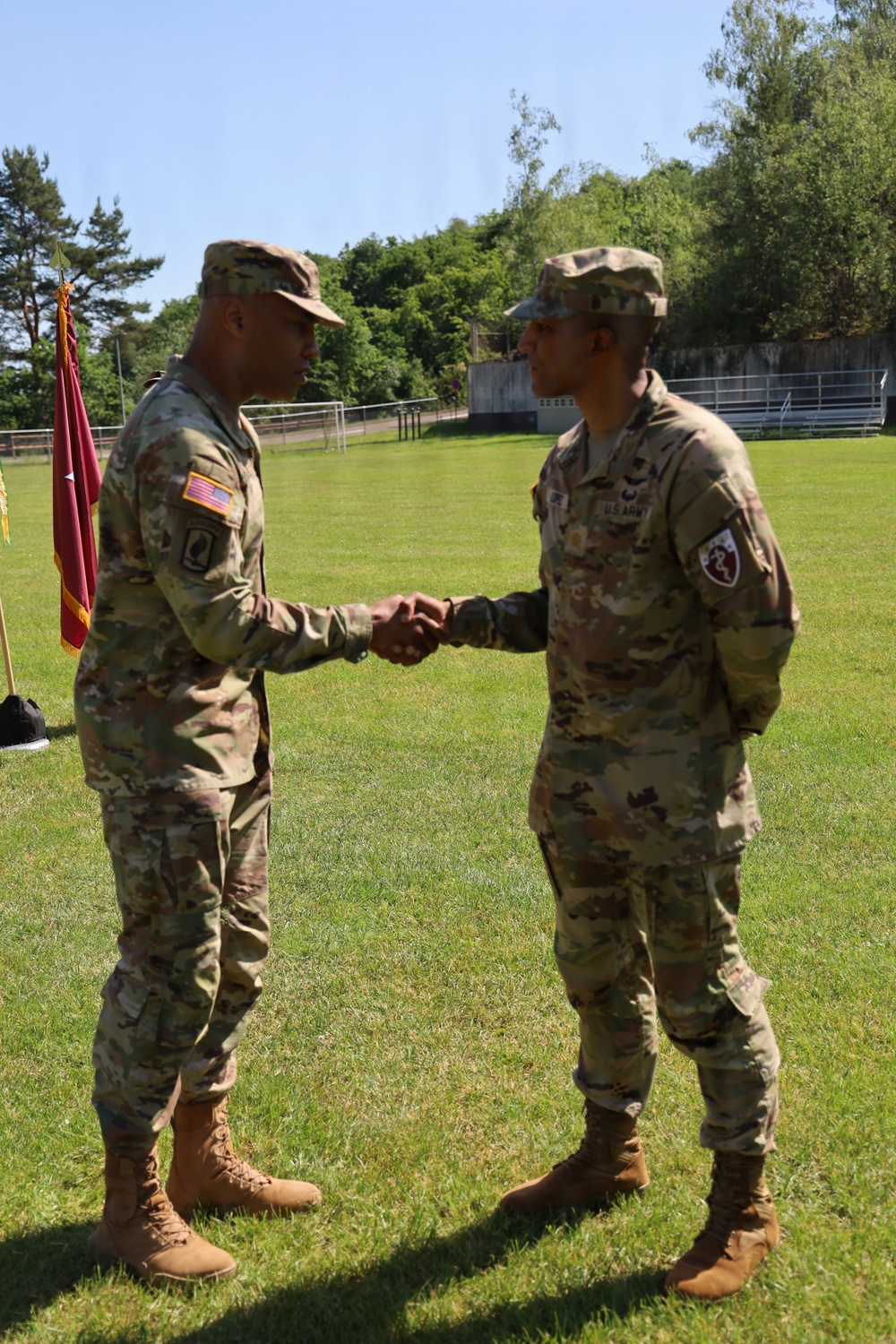 HHC presents gifts to outgoing command team