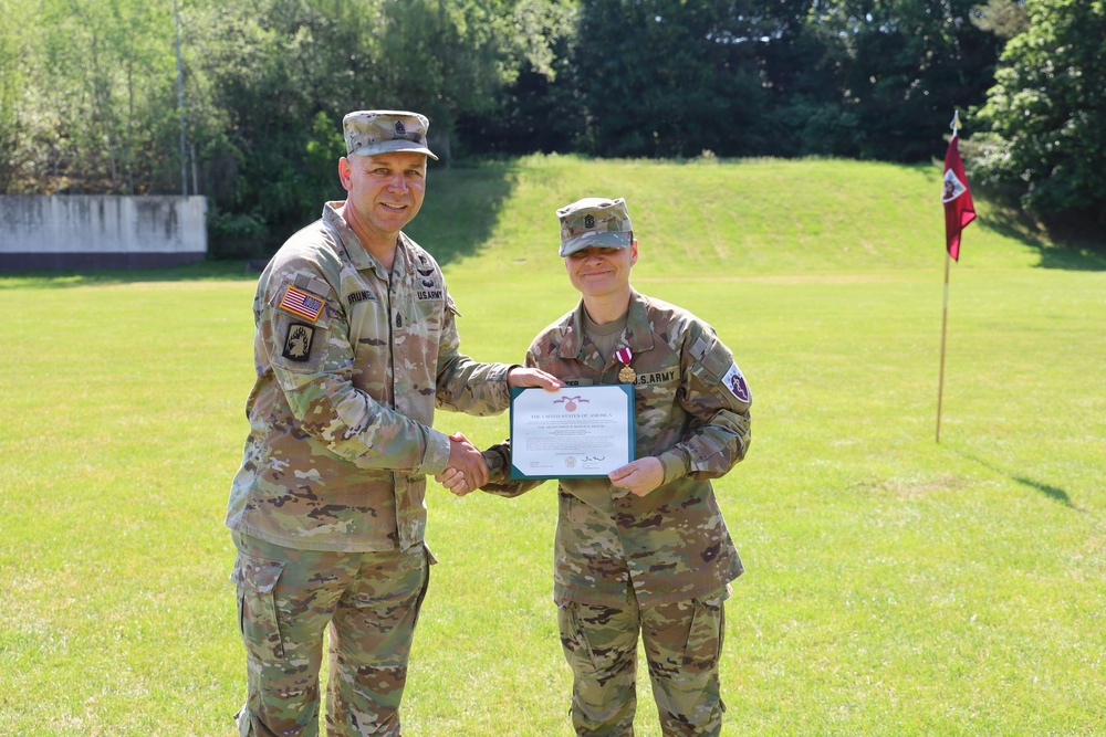 HHC presents gifts to outgoing command team