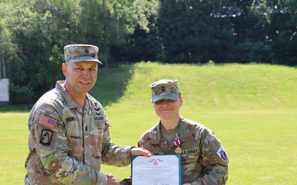 HHC presents gifts to outgoing command team