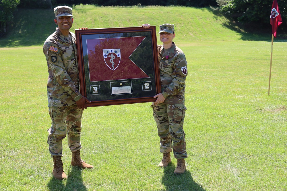 HHC presents gifts to outgoing command team
