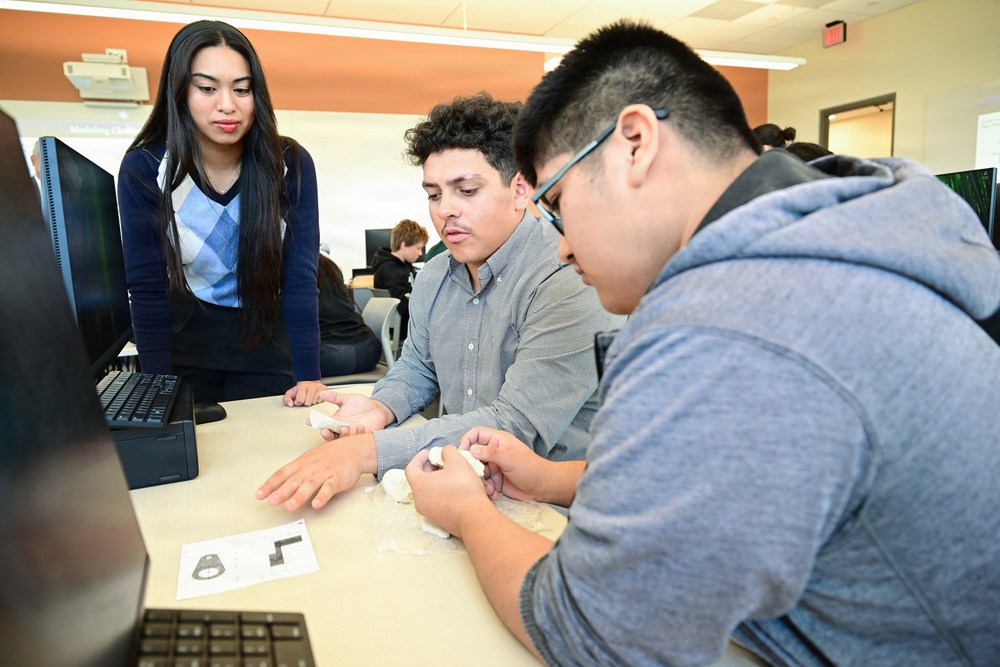 College Students Learn by Teaching in Fathomwerx Fridays Workshop Series