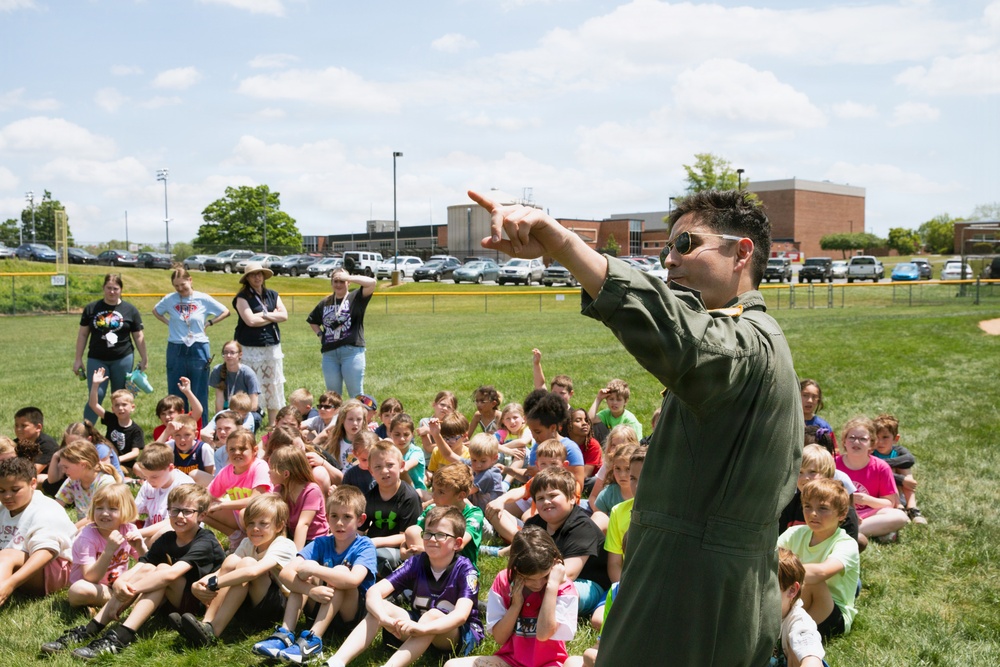 VX-1 Sailors visit school in Pennsylvania