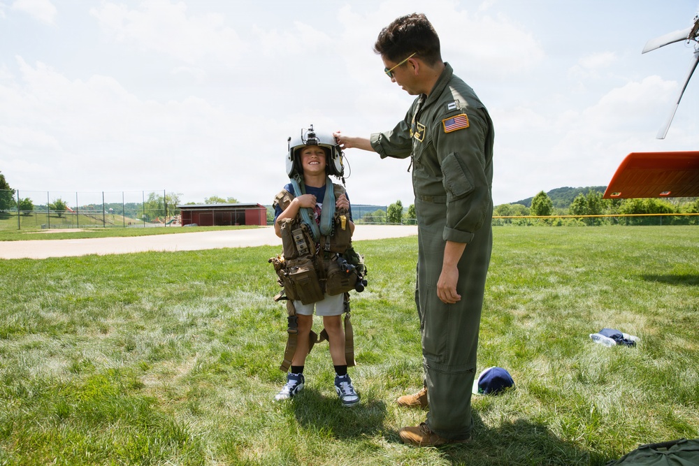 VX-1 Sailors visit school in Pennsylvania