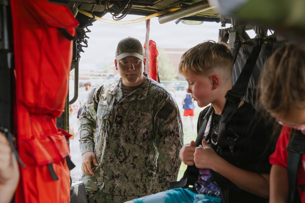 VX-1 Sailors visit school in Pennsylvania
