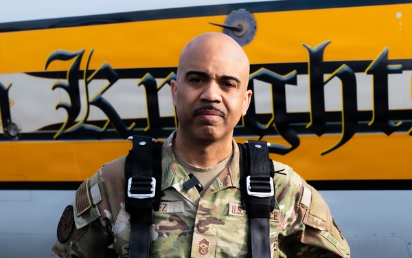 AFRC Command Chief jumps with the U.S. Army Golden Knights