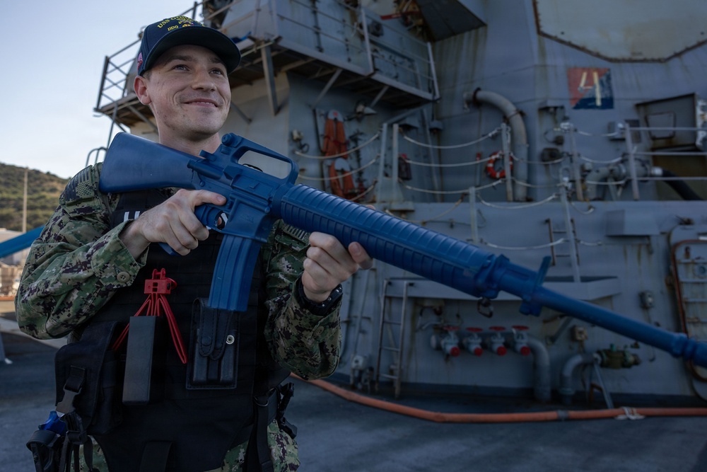 Anti-Terrorism Training Team drill aboard USS Gonzalez (DDG 66)