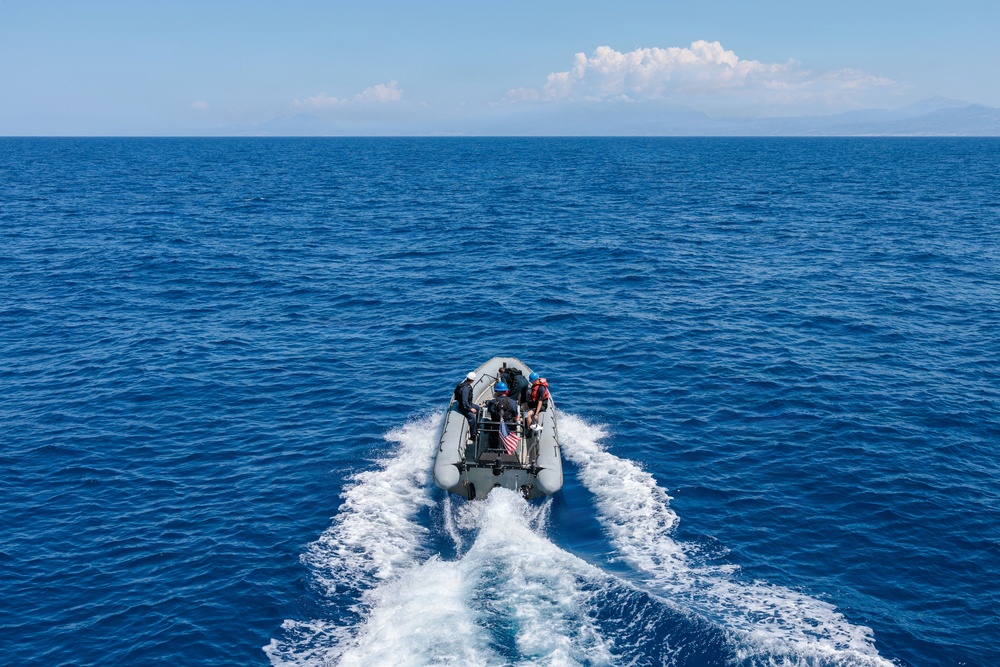 Small Boat Operations aboard USS Gonzalez (DDG 66)