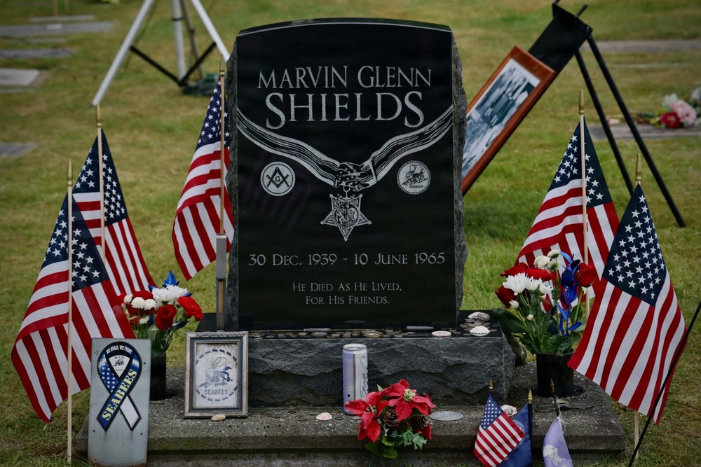 NAVFAC Northwest hosts Memorial Day ceremony honoring CM3 Marvin Shields