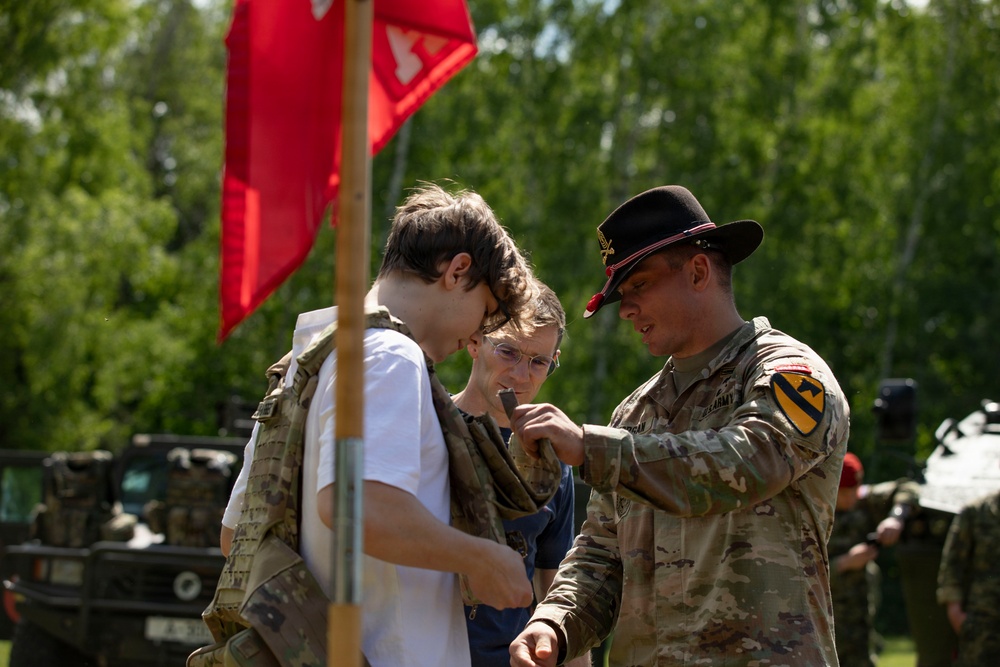 8th Brigade Engineer Battalion shows support at Polish family day event
