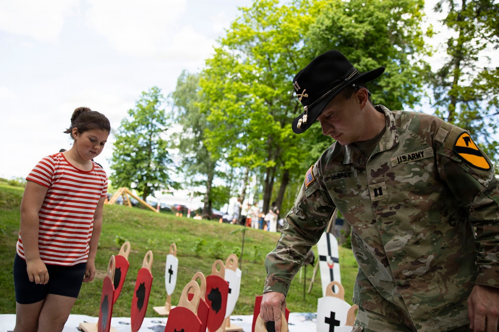 8th Brigade Engineer Battalion shows support at Polish family day event