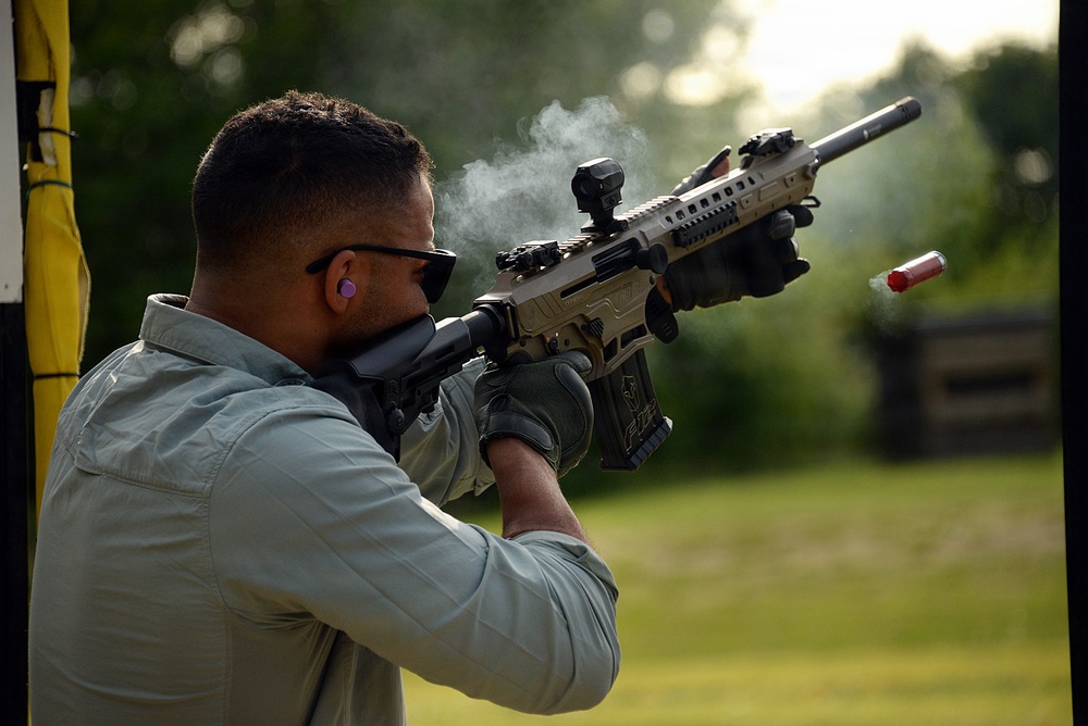 Fort Leavenworth SAMS students get hands-on counter-drone shotgun demo