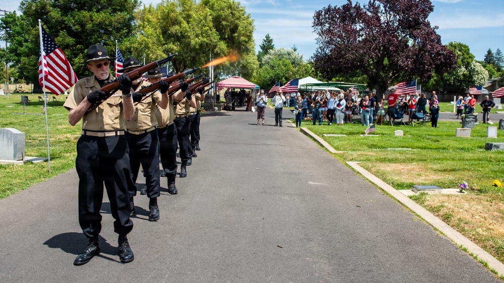 60th AMW visits Winters Cemetery for Memorial Day ceremony